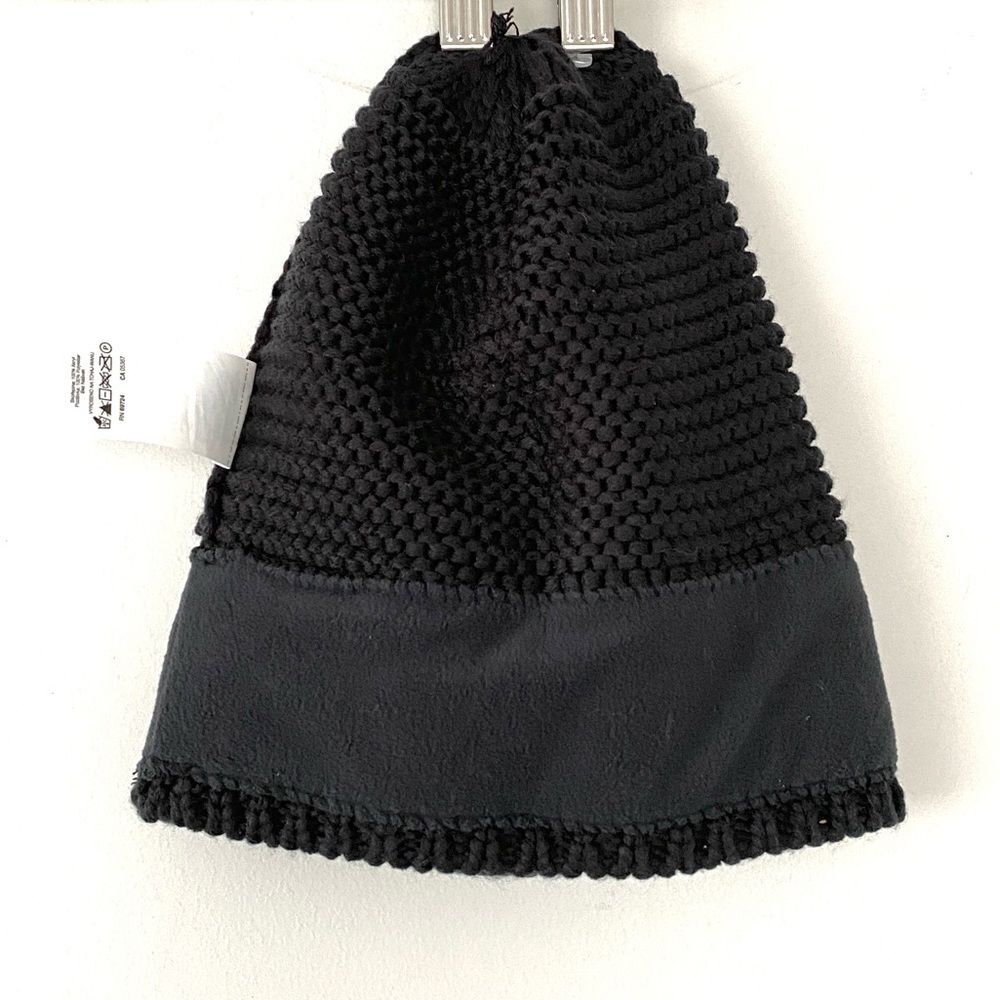 NEW Columbia Black Cascade Peak Beanie Minimalist Preppy Chic Urban Outdoor NWT - Picture 2 of 6
